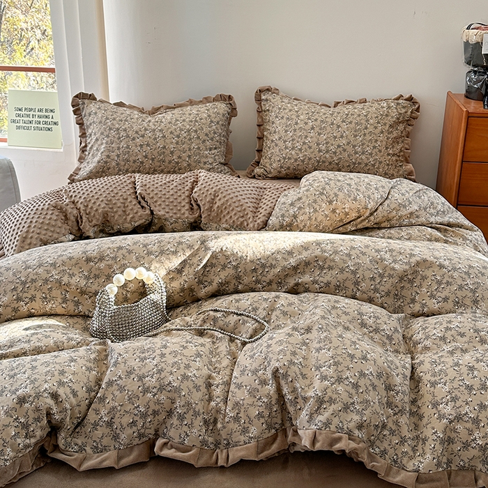 91家纺网 家纺一手货源 找家纺 麦伦家居 2025多功能床品全棉纯棉A类有氧双层纱+豆豆绒四件套荷叶边系列 晚秋