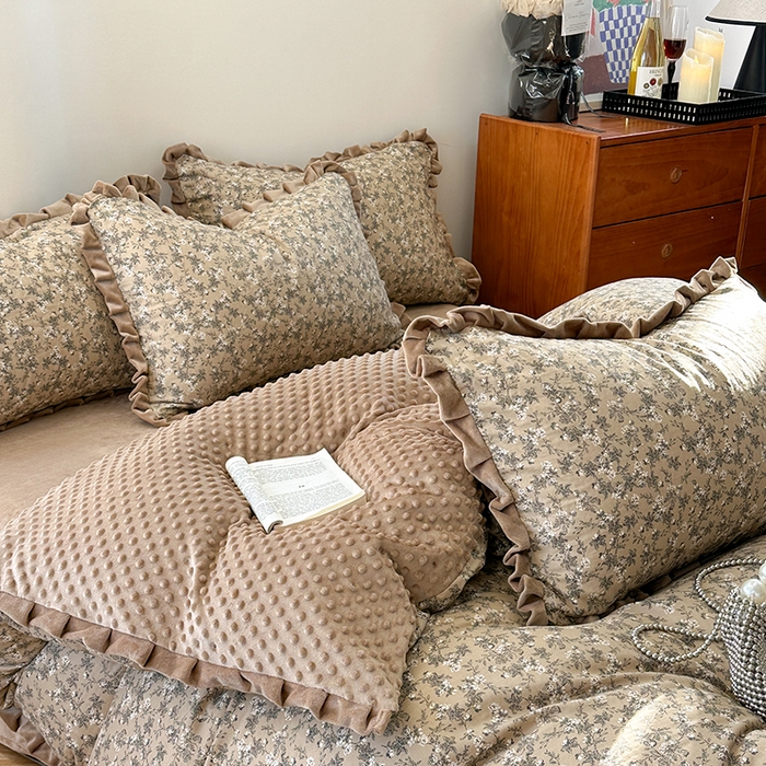 91家纺网 家纺一手货源 找家纺 麦伦家居 2025多功能床品全棉纯棉A类有氧双层纱+豆豆绒四件套荷叶边系列 晚秋