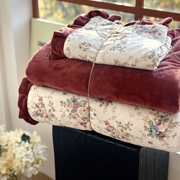 91家纺网 家纺一手货源 找家纺 麦伦家居 2025多功能床品全棉纯棉A类有氧双层纱+豆豆绒四件套荷叶边系列 花棠