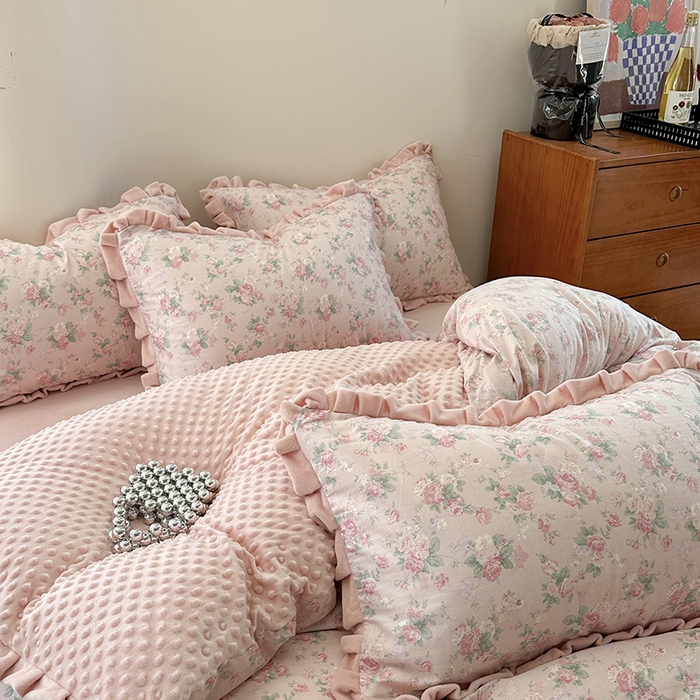 91家纺网 家纺一手货源 找家纺 麦伦家居 2025多功能床品全棉纯棉A类有氧双层纱+豆豆绒四件套荷叶边系列 蒂芙尼-粉