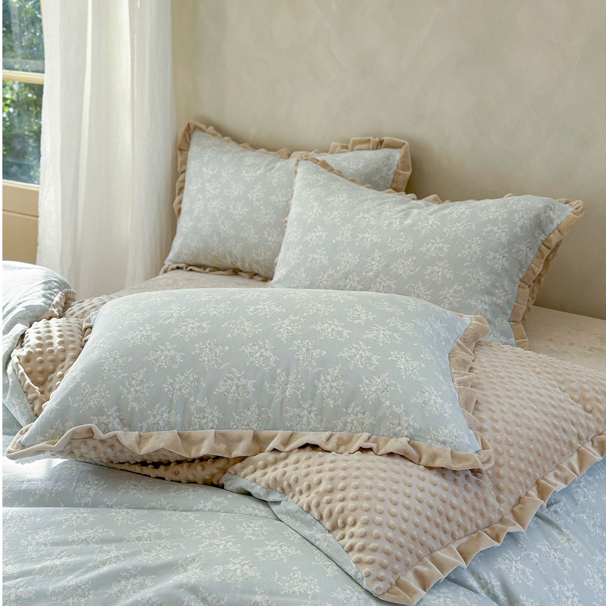 91家纺网 家纺一手货源 找家纺 麦伦家居 2025多功能床品全棉纯棉A类有氧双层纱+豆豆绒四件套荷叶边系列 青芜