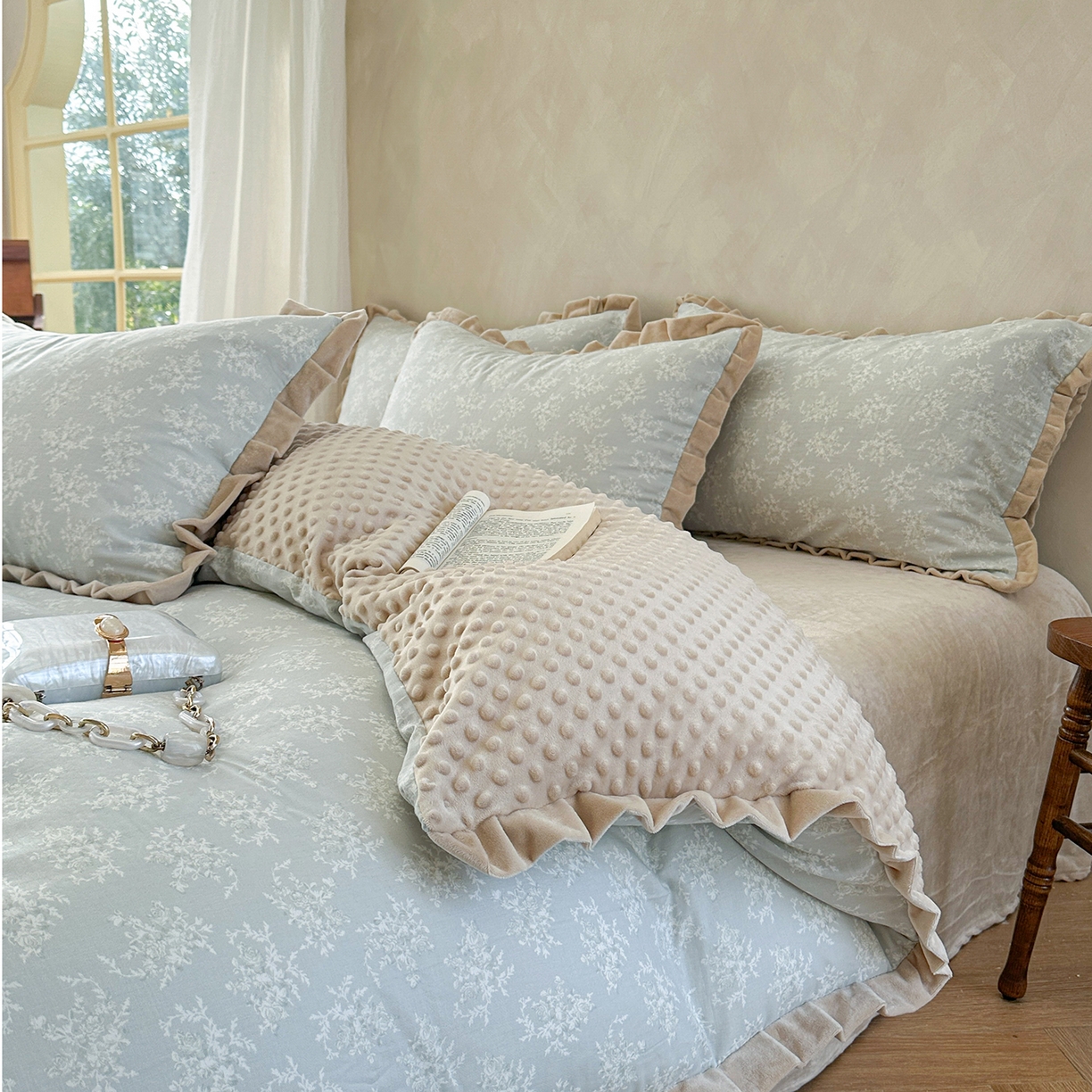 91家纺网 家纺一手货源 找家纺 麦伦家居 2025多功能床品全棉纯棉A类有氧双层纱+豆豆绒四件套荷叶边系列 青芜