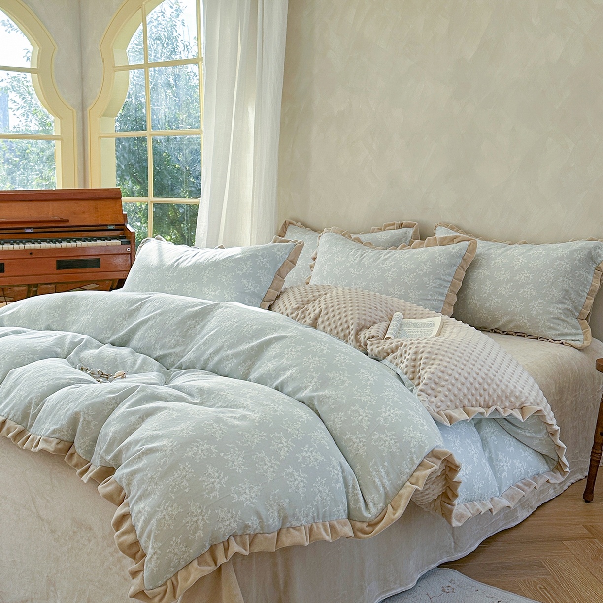 91家纺网 家纺一手货源 找家纺 麦伦家居 2025多功能床品全棉纯棉A类有氧双层纱+豆豆绒四件套荷叶边系列 青芜