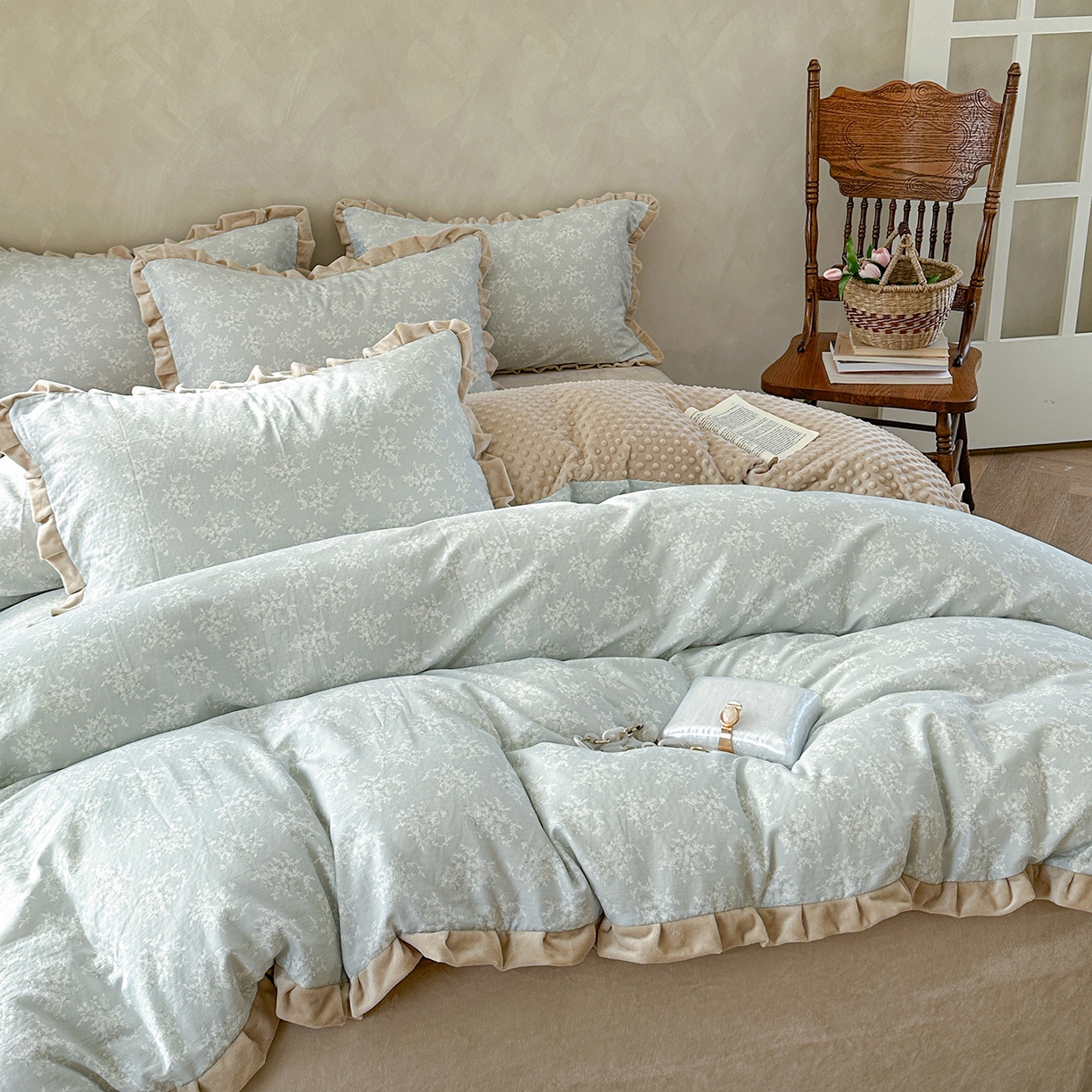 91家纺网 家纺一手货源 找家纺 麦伦家居 2025多功能床品全棉纯棉A类有氧双层纱+豆豆绒四件套荷叶边系列 青芜