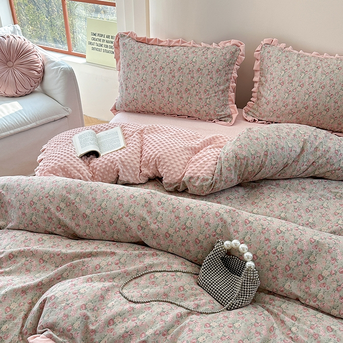 91家纺网 家纺一手货源 找家纺 麦伦家居 2025多功能床品全棉纯棉A类有氧双层纱+豆豆绒四件套荷叶边系列 花样年华