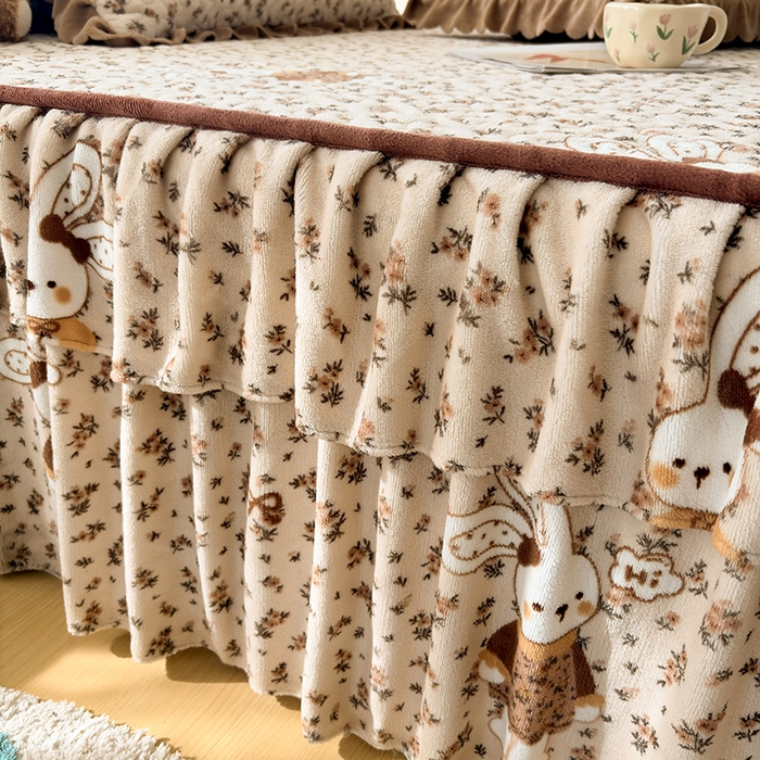 91家纺网 家纺一手货源 找家纺 铠畅家纺 2025新款牛奶绒夹棉床盖床裙四件套宝贝兔 