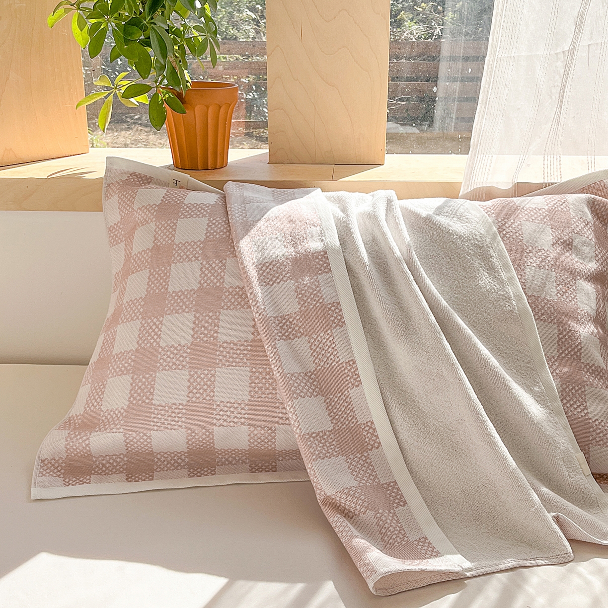 91家纺网 家纺一手货源 找家纺 美宜家 2025新品全棉枕巾简约无印双人单人织边里外棉枕巾 念想-粉 48*74cm一只