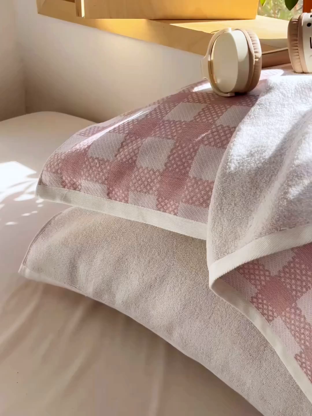 91家纺网 家纺一手货源 找家纺 美宜家 2025新品全棉枕巾简约无印双人单人织边里外棉枕巾 念想-粉 48*74cm一只