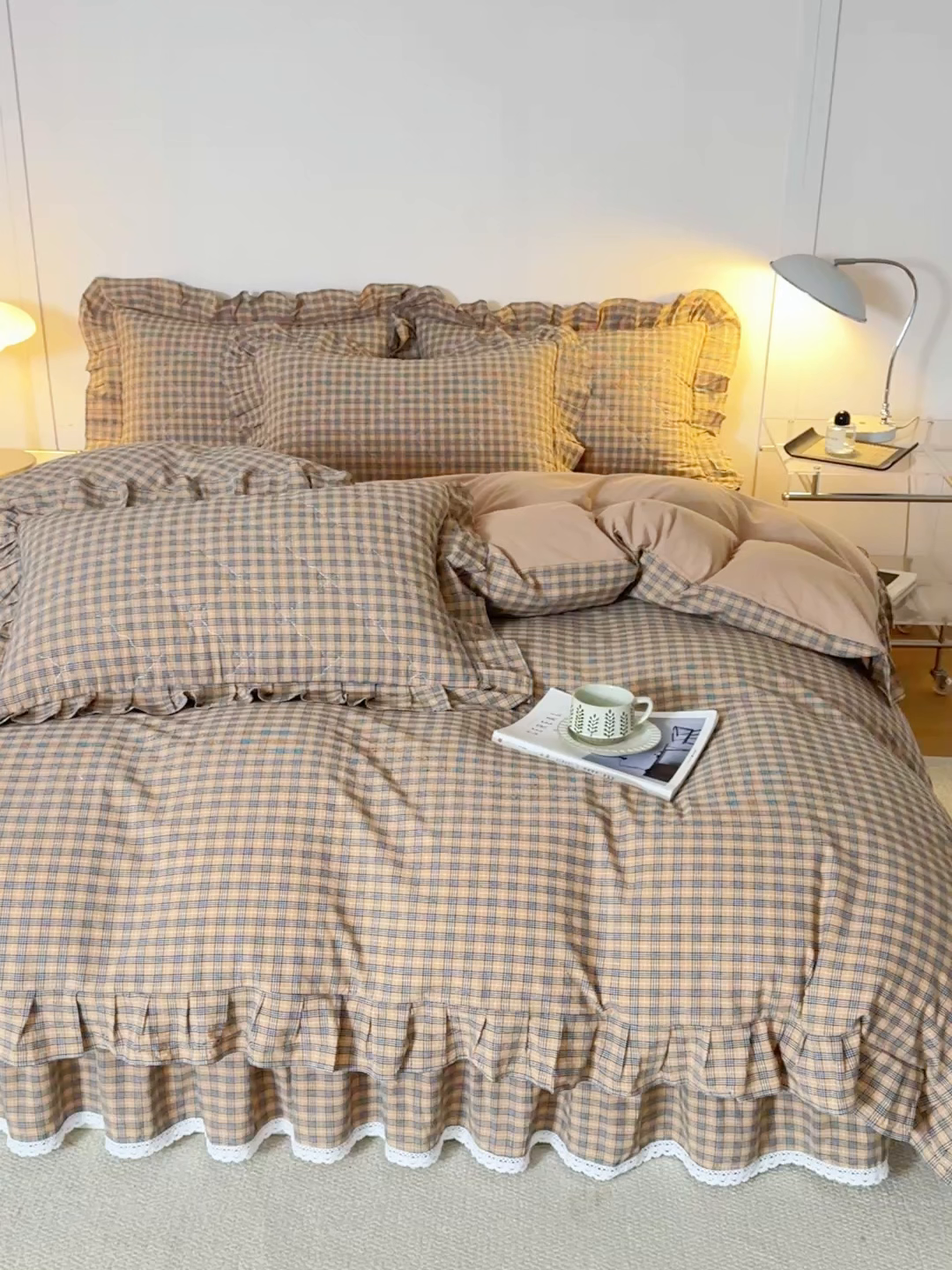 91家纺网 家纺一手货源 找家纺 （总）依蔓羽 2026年新款A类全棉色织水洗棉夹棉绗缝床裙四件套米朵【专注面料品质和做工】 100%全棉精梳紧密纺色织水洗棉面料，柔软舒适，退货率低(并非市面上粗糙气流纺面料)