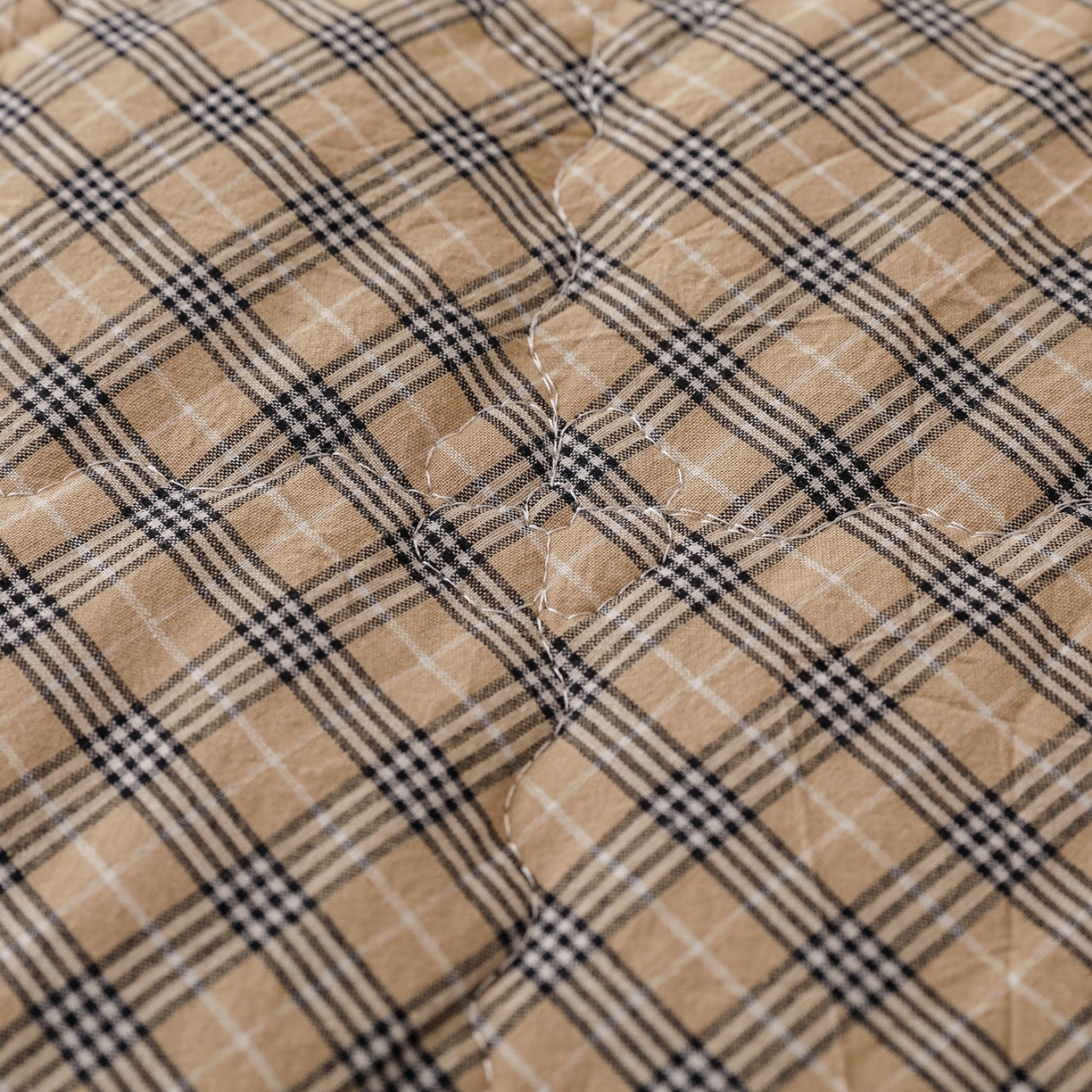 91家纺网 家纺一手货源 找家纺 （总）依蔓羽 2026年新款A类全棉色织水洗棉夹棉绗缝床裙四件套米朵【专注面料品质和做工】 100%全棉精梳紧密纺色织水洗棉面料，柔软舒适，退货率低(并非市面上粗糙气流纺面料)