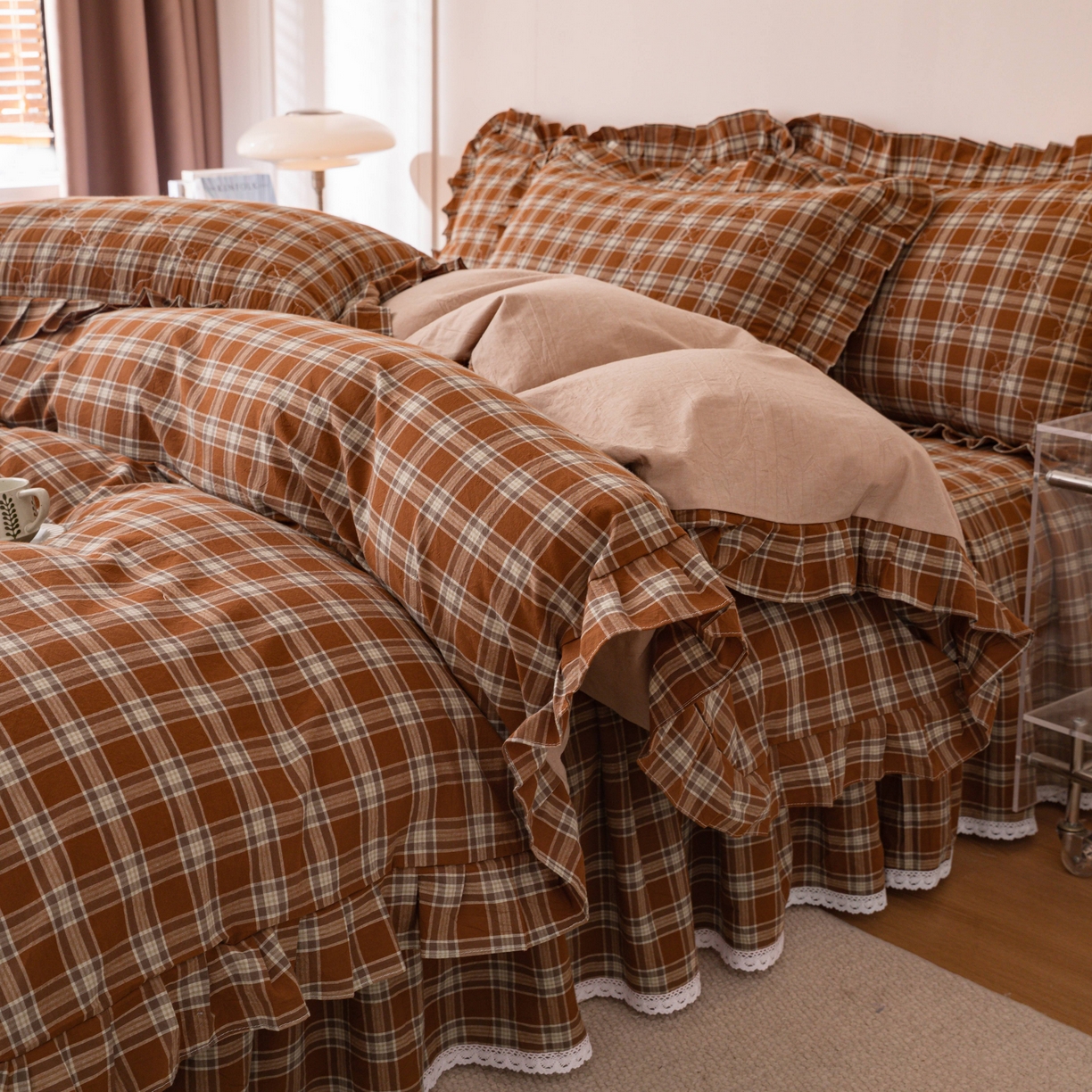 91家纺网 家纺一手货源 找家纺 （总）依蔓羽 2026年新款A类全棉色织水洗棉夹棉绗缝床裙四件套米朵【专注面料品质和做工】 100%全棉精梳紧密纺色织水洗棉面料，柔软舒适，退货率低(并非市面上粗糙气流纺面料)