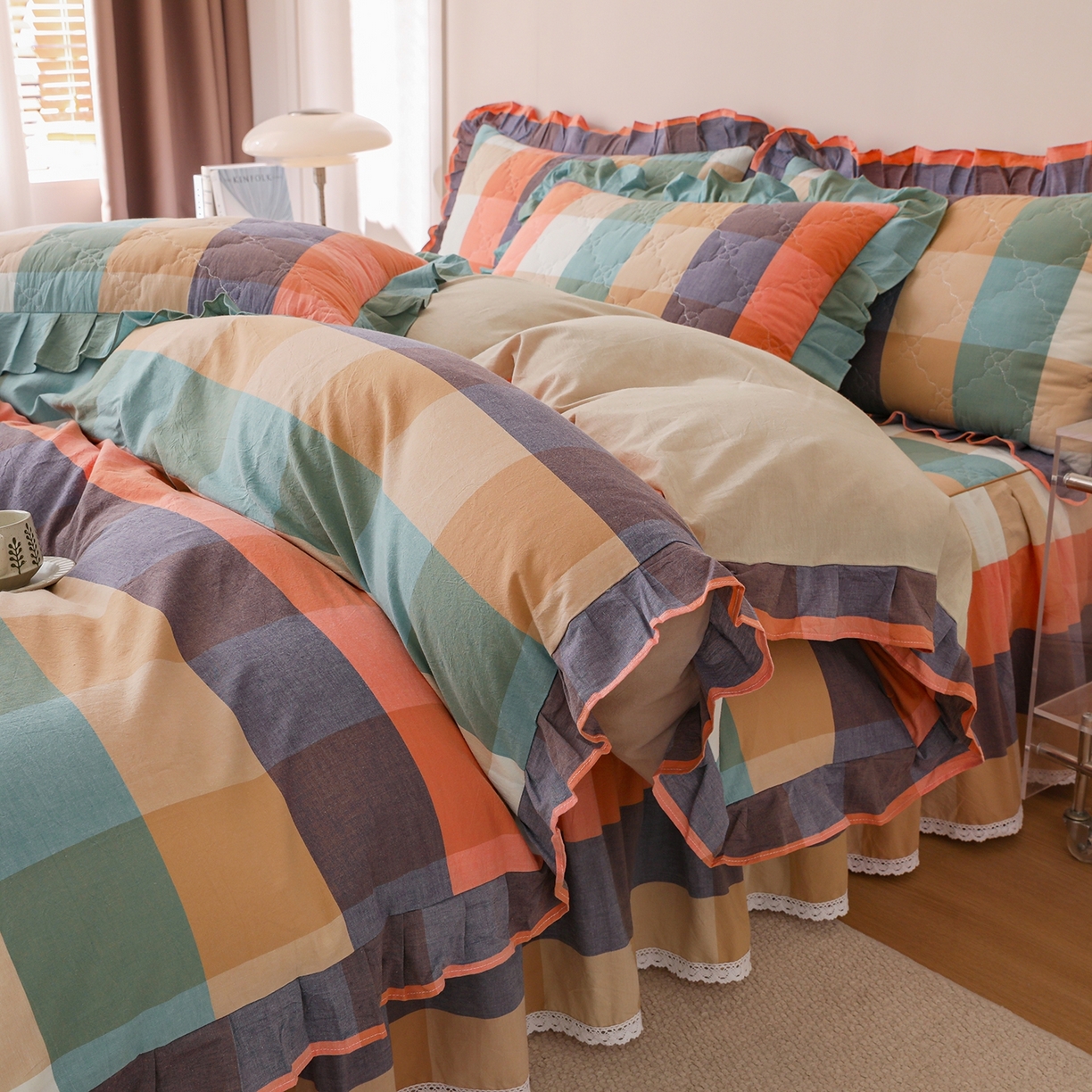 91家纺网 家纺一手货源 找家纺 （总）依蔓羽 2026年新款A类全棉色织水洗棉夹棉绗缝床裙四件套米朵【专注面料品质和做工】 100%全棉精梳紧密纺色织水洗棉面料，柔软舒适，退货率低(并非市面上粗糙气流纺面料)