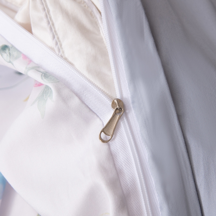 91家纺网 家纺一手货源 找家纺 优姿家纺 2026新款60支全棉贡缎数码印花四件套 爱丽丝