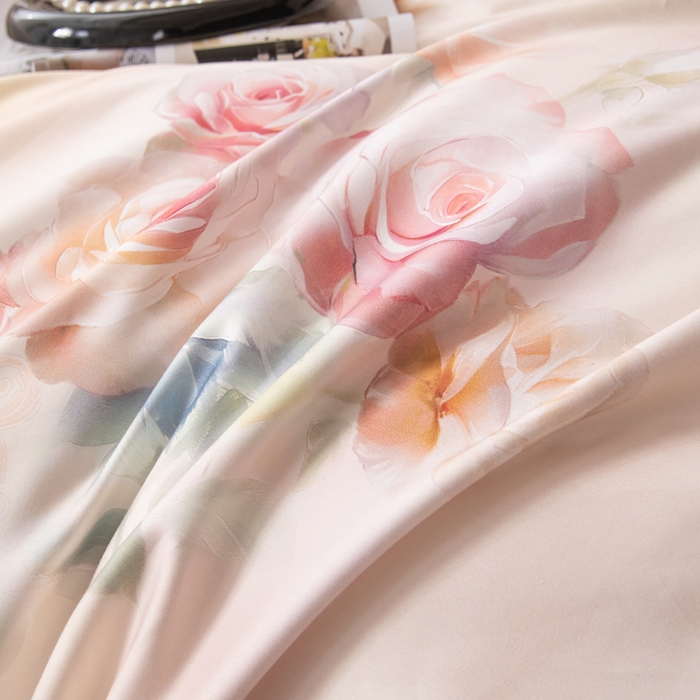 91家纺网 家纺一手货源 找家纺 优姿家纺 2026新款60支全棉贡缎数码印花四件套 芙贝拉