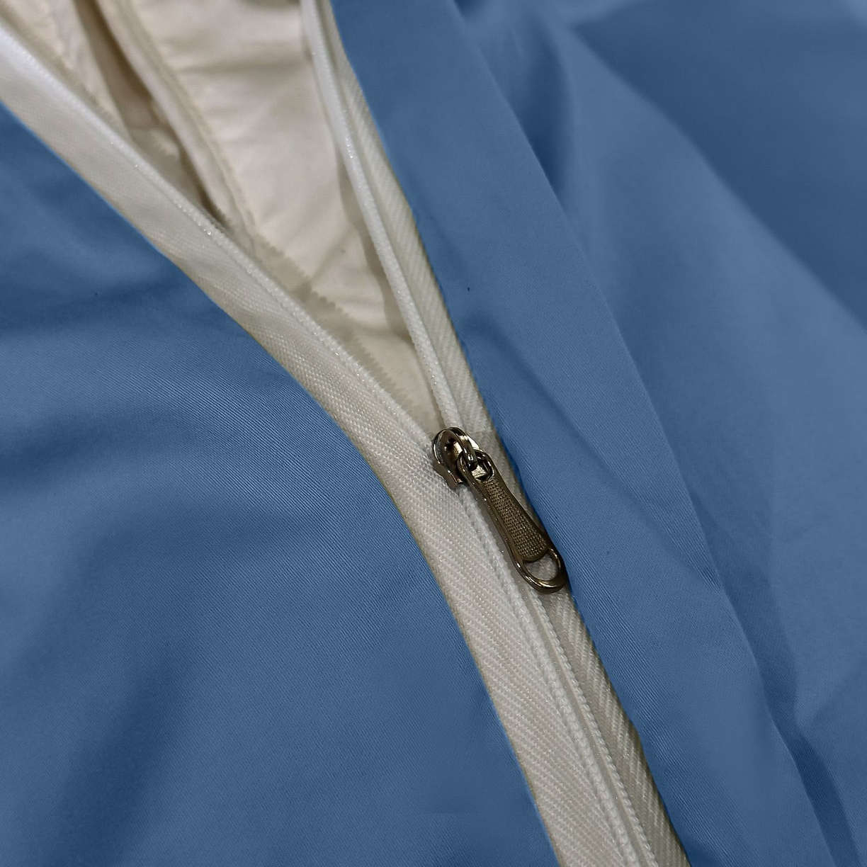 91家纺网 家纺一手货源 找家纺 优姿家纺 2026新款60长绒棉贡缎纯色系列四件套 深海蓝