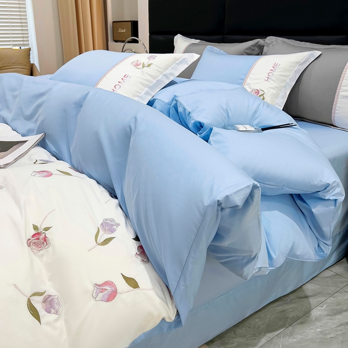 91家纺网 家纺一手货源 找家纺 优姿家纺 2026新款全棉拼接绣花四件套 繁花蓝