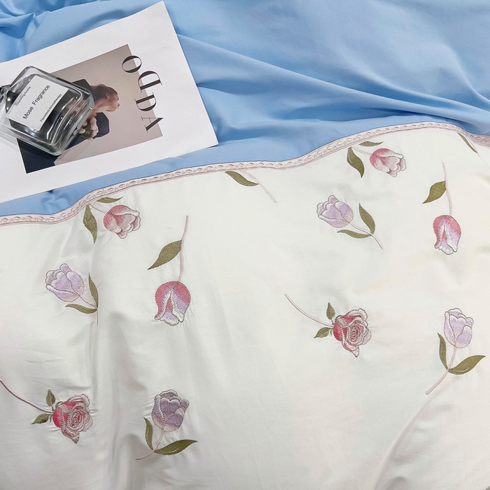 91家纺网 家纺一手货源 找家纺 优姿家纺 2026新款全棉拼接绣花四件套 繁花蓝