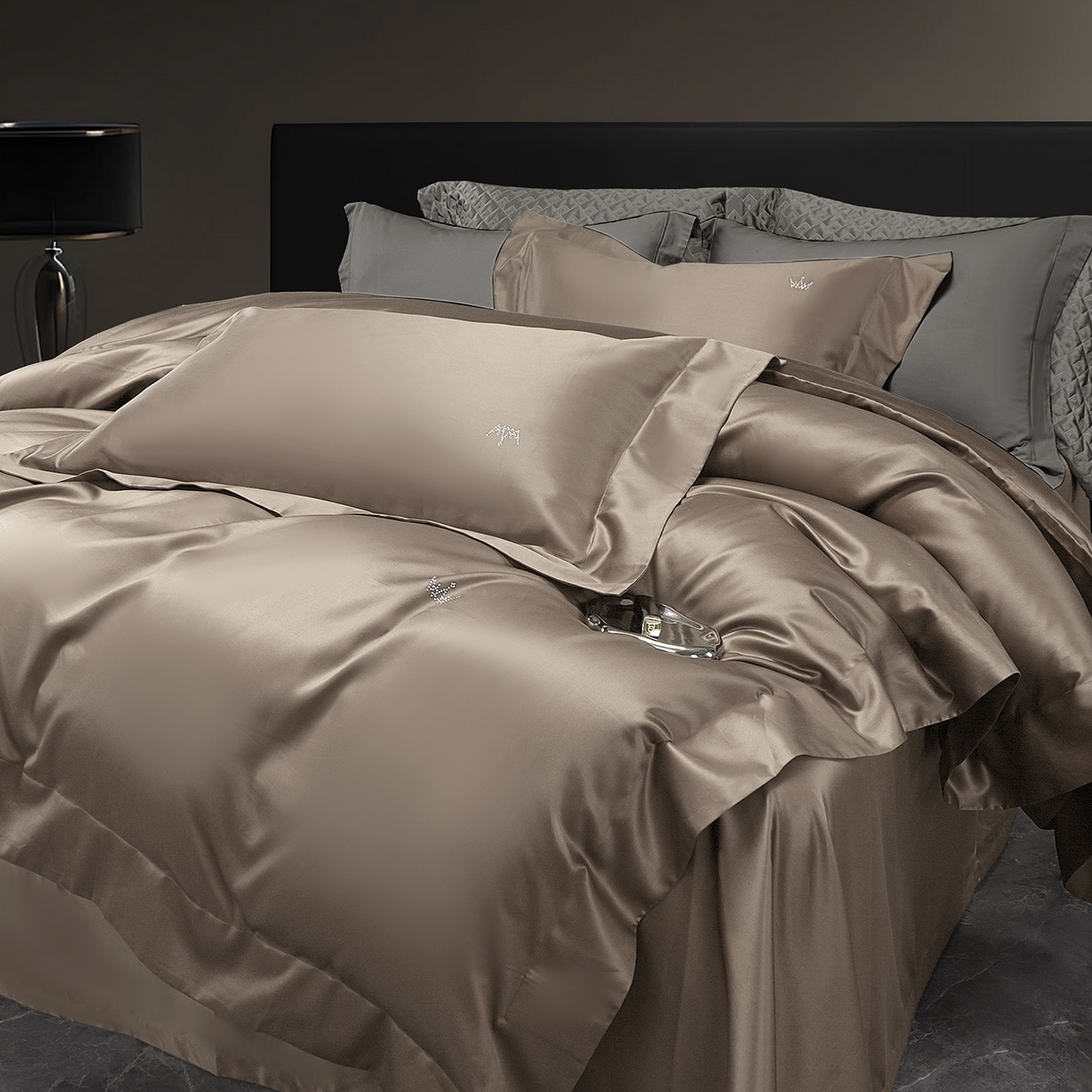 91家纺网 家纺一手货源 找家纺 玖玖爱家纺 2025新款60/50双股四件套-国货之光 国货之光-烟茶