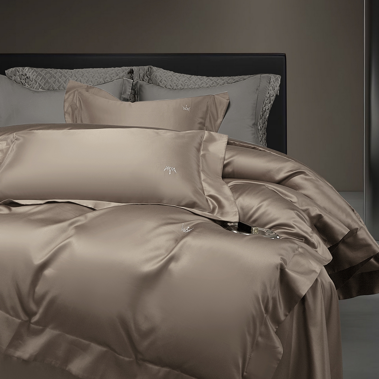 91家纺网 家纺一手货源 找家纺 玖玖爱家纺 2025新款60/50双股四件套-国货之光 国货之光-烟茶