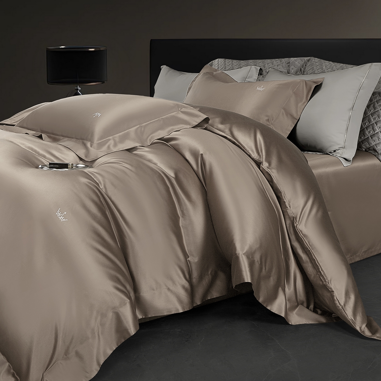 91家纺网 家纺一手货源 找家纺 玖玖爱家纺 2025新款60/50双股四件套-国货之光 国货之光-烟茶