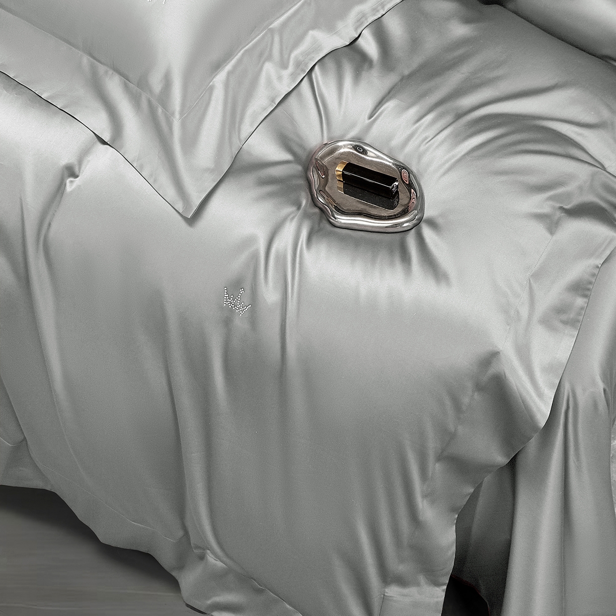 91家纺网 家纺一手货源 找家纺 玖玖爱家纺 2025新款60/50双股四件套-国货之光 国货之光-银树灰