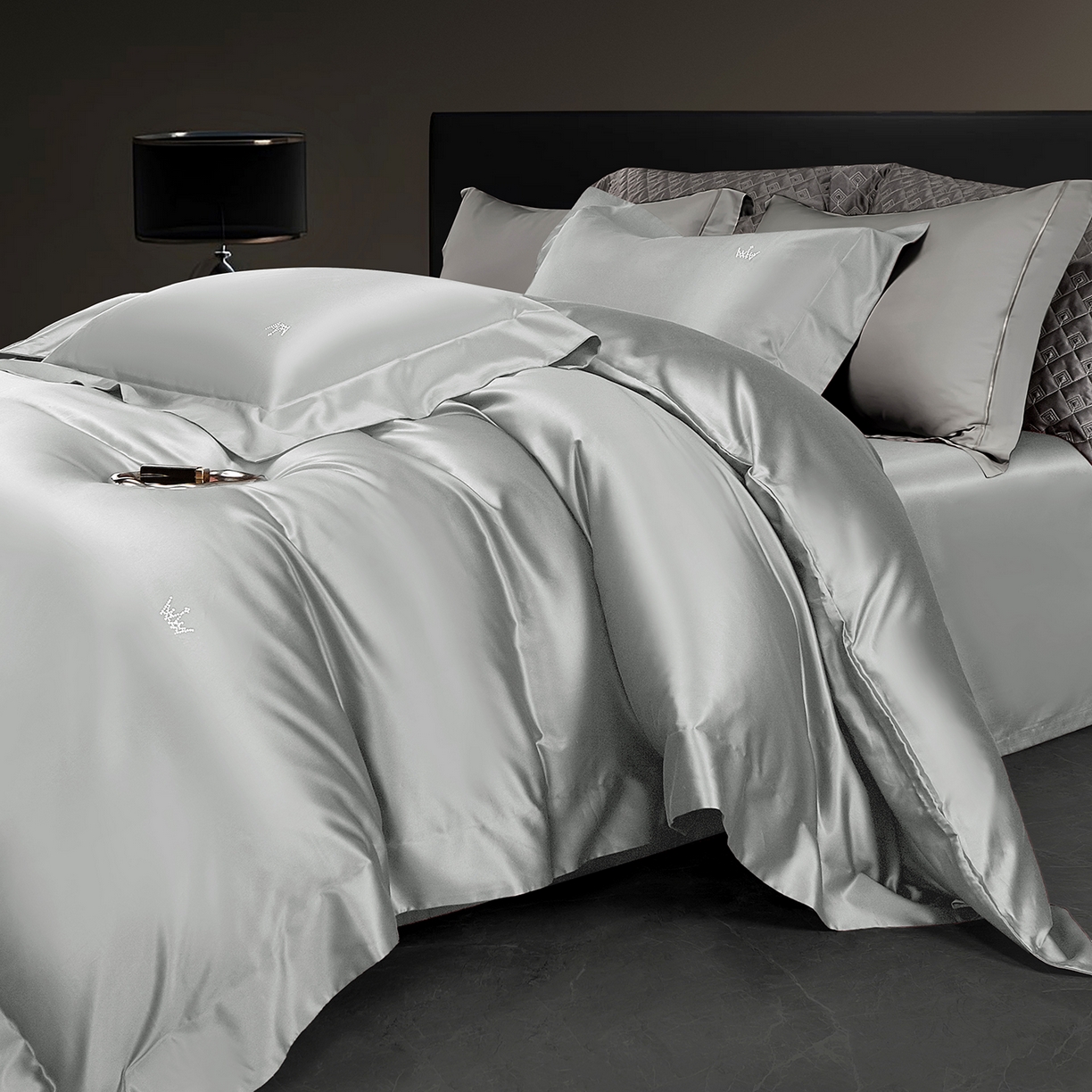 91家纺网 家纺一手货源 找家纺 玖玖爱家纺 2025新款60/50双股四件套-国货之光 国货之光-银树灰