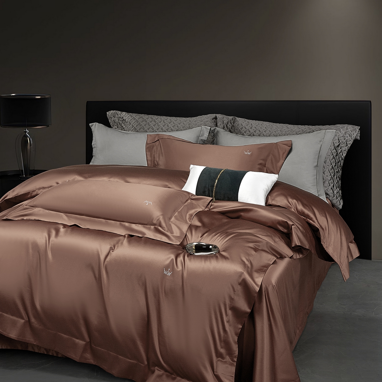 91家纺网 家纺一手货源 找家纺 玖玖爱家纺 2025新款60/50双股四件套-国货之光 国货之光-棕褐色