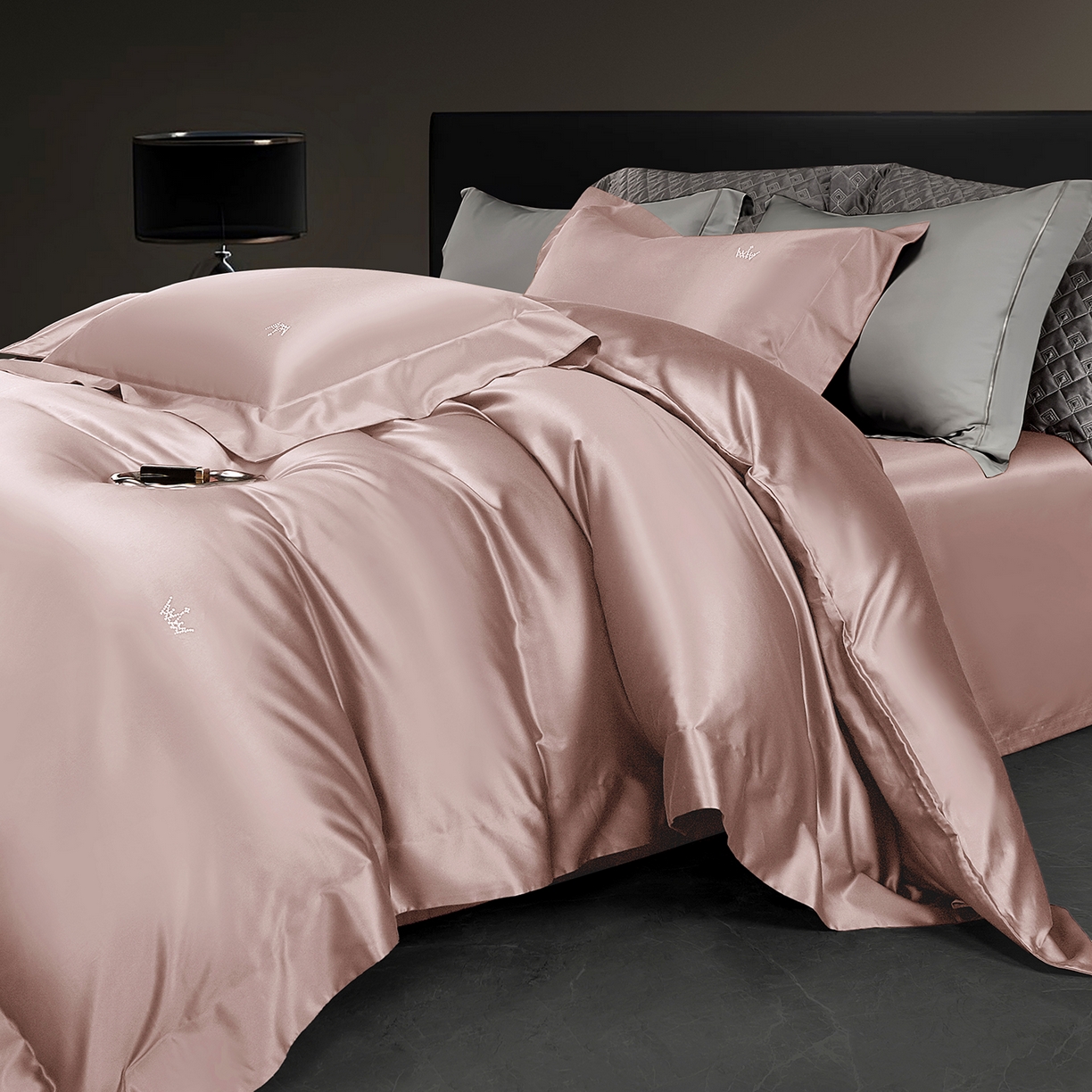 91家纺网 家纺一手货源 找家纺 玖玖爱家纺 2025新款60/50双股四件套-国货之光 落霞粉国货之光-