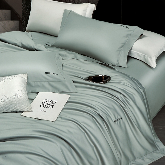 91家纺网 家纺一手货源 找家纺 玖玖爱家纺 2025秋冬新品植物甄丝3星系列奢选新疆阿瓦提长绒棉四件套 栖岚玛瑙绿