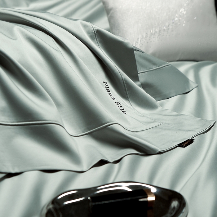 91家纺网 家纺一手货源 找家纺 玖玖爱家纺 2025秋冬新品植物甄丝3星系列奢选新疆阿瓦提长绒棉四件套 栖岚玛瑙绿