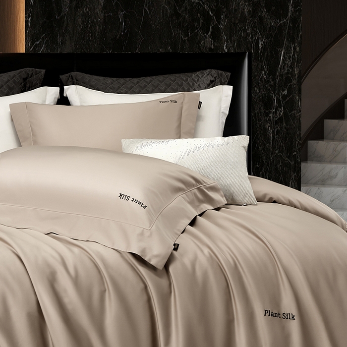 91家纺网 家纺一手货源 找家纺 玖玖爱家纺 2025秋冬新品植物甄丝3星系列奢选新疆阿瓦提长绒棉四件套 栖岚摩卡棕