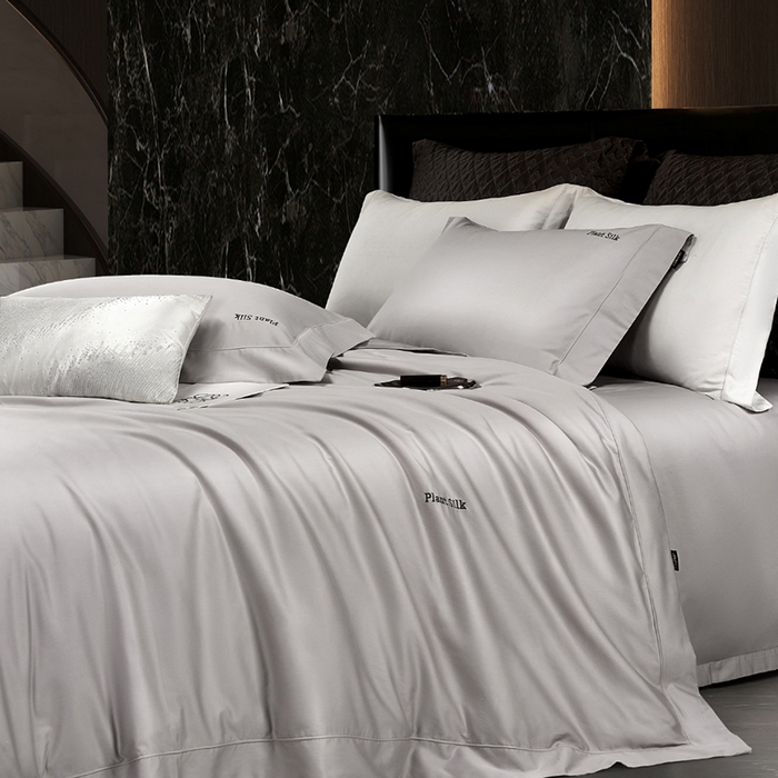 91家纺网 家纺一手货源 找家纺 玖玖爱家纺 2025秋冬新品植物甄丝3星系列奢选新疆阿瓦提长绒棉四件套 栖岚绅士灰