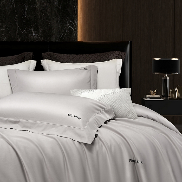 91家纺网 家纺一手货源 找家纺 玖玖爱家纺 2025秋冬新品植物甄丝3星系列奢选新疆阿瓦提长绒棉四件套 栖岚绅士灰