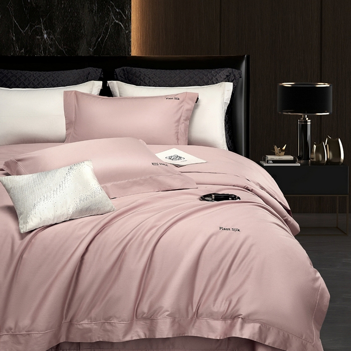 91家纺网 家纺一手货源 找家纺 玖玖爱家纺 2025秋冬新品植物甄丝3星系列奢选新疆阿瓦提长绒棉四件套 栖岚樱花粉