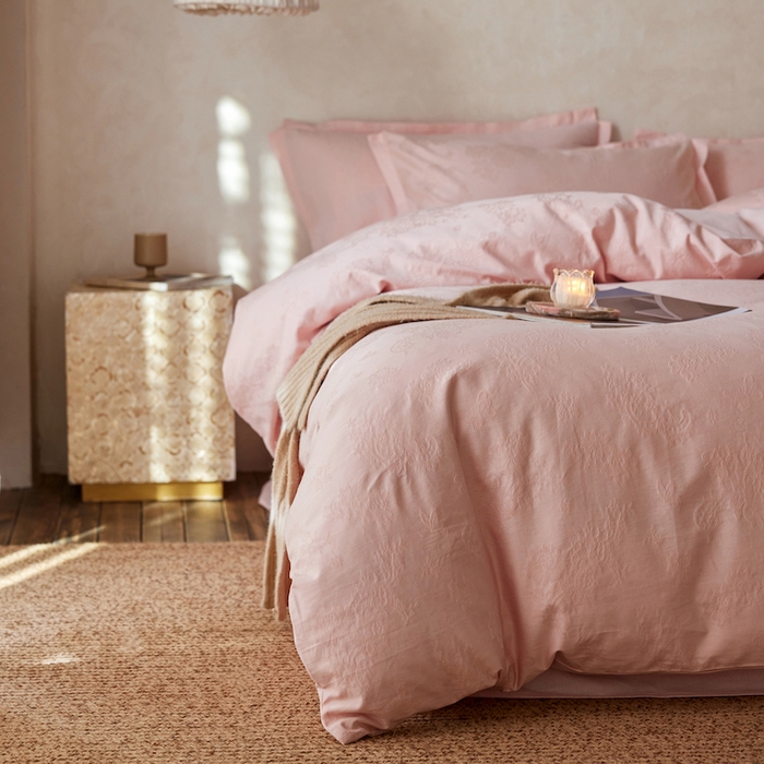 91家纺网 家纺一手货源 找家纺 咏绒家纺工厂店 2025新款A类全棉提花磨毛四件套-科罗拉系列 科罗拉-绯粉