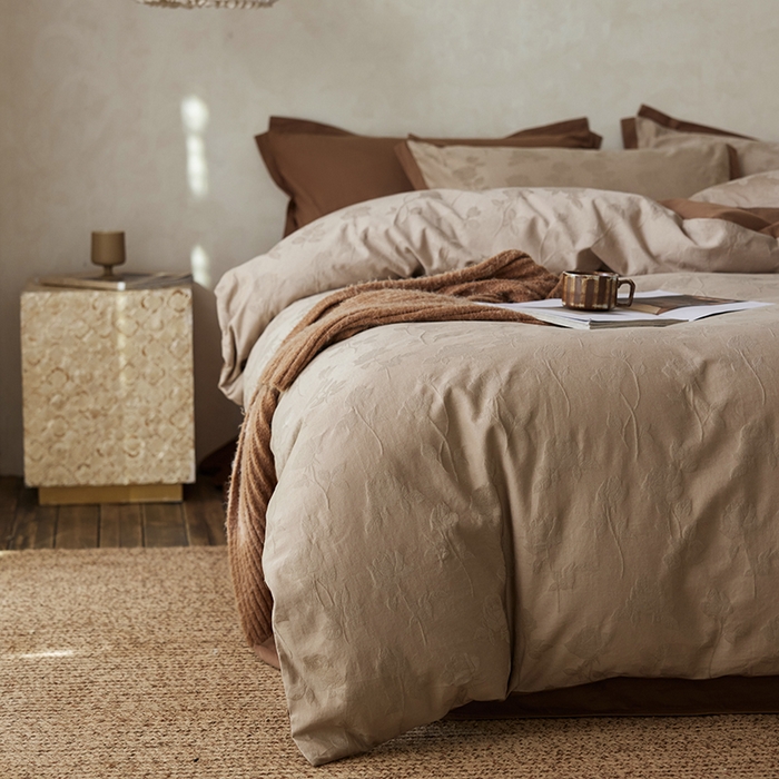 91家纺网 家纺一手货源 找家纺 咏绒家纺工厂店 2025新款A类全棉提花磨毛四件套-科罗拉系列 科罗拉-棕缈