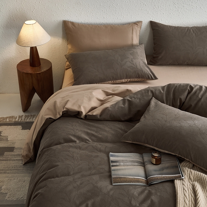 91家纺网 家纺一手货源 找家纺 咏绒家纺工厂店 2025新款全棉色织提花磨毛四件套 欧佩斯-香槟