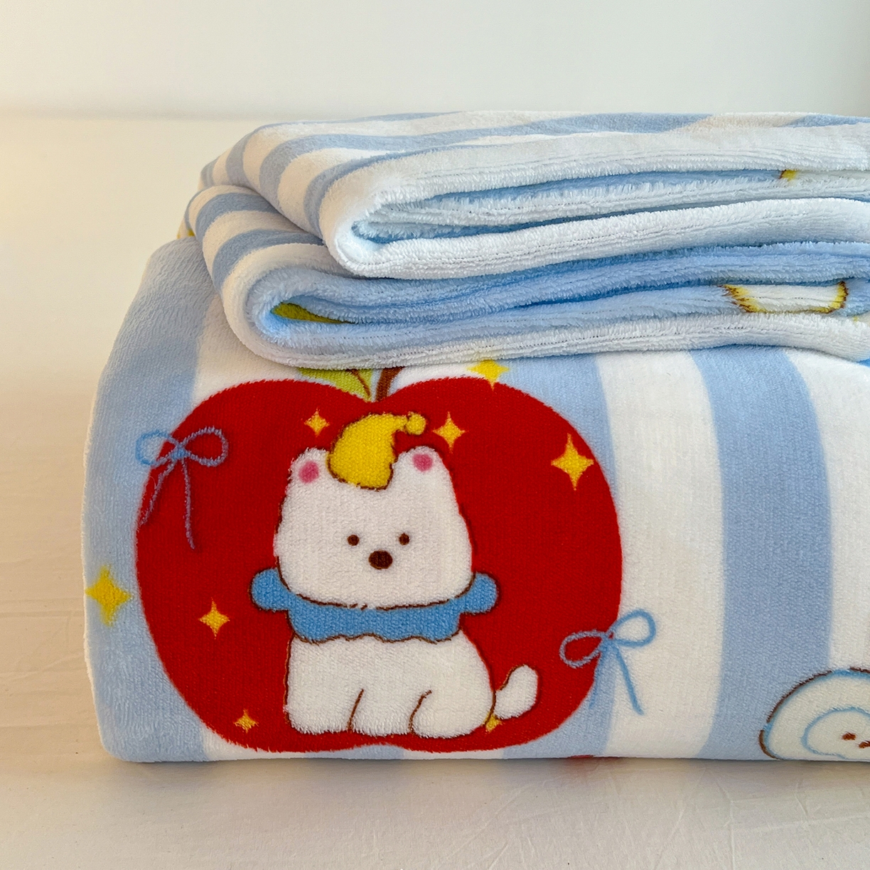 91家纺网 家纺一手货源 找家纺 金鑫汇家纺 2025年加厚高克重A类牛奶绒单床单 床单单件 苹果萌狗