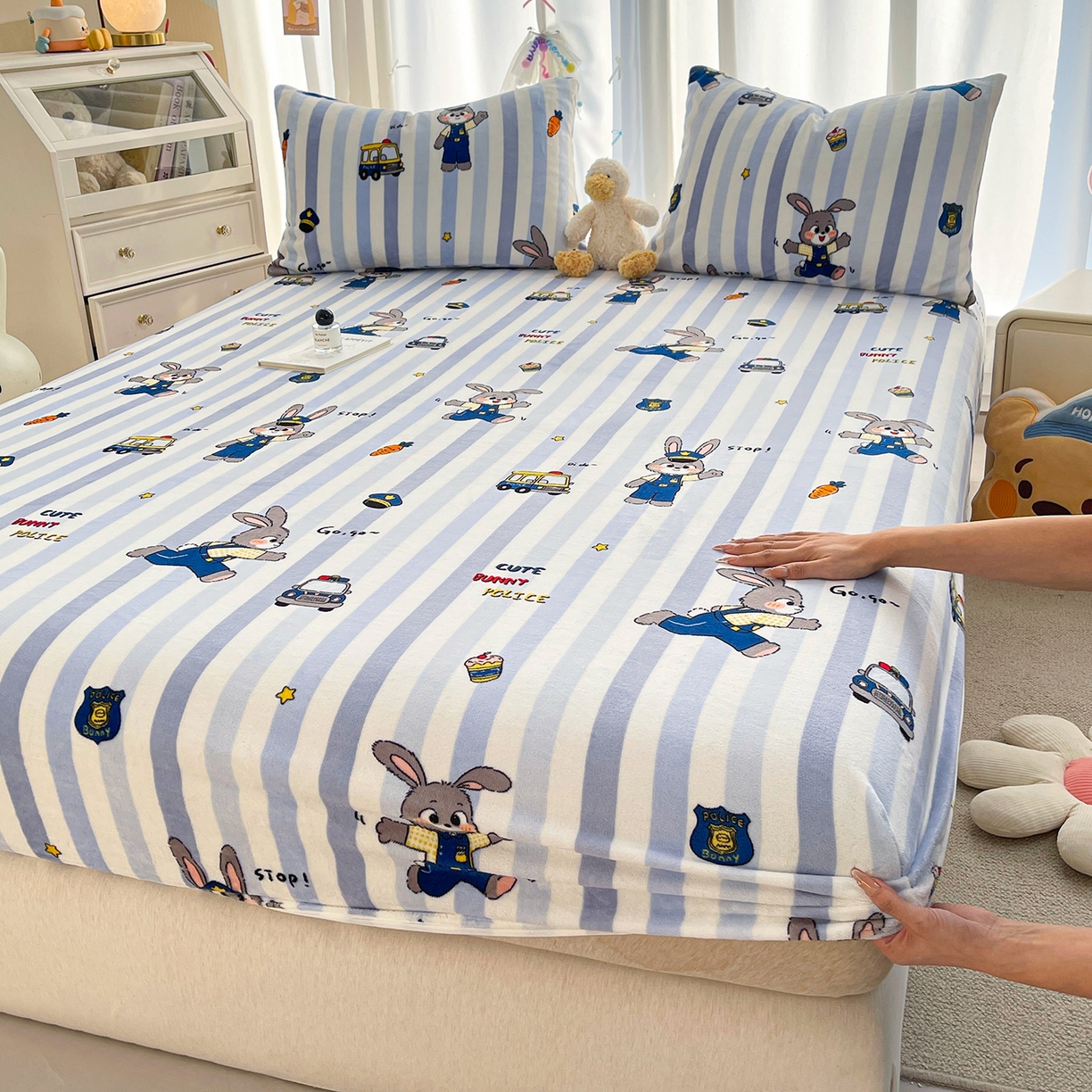 91家纺网 家纺一手货源 找家纺 金鑫汇家纺 2025年加厚高克重A类牛奶绒单床笠 床笠单件 兔子警官