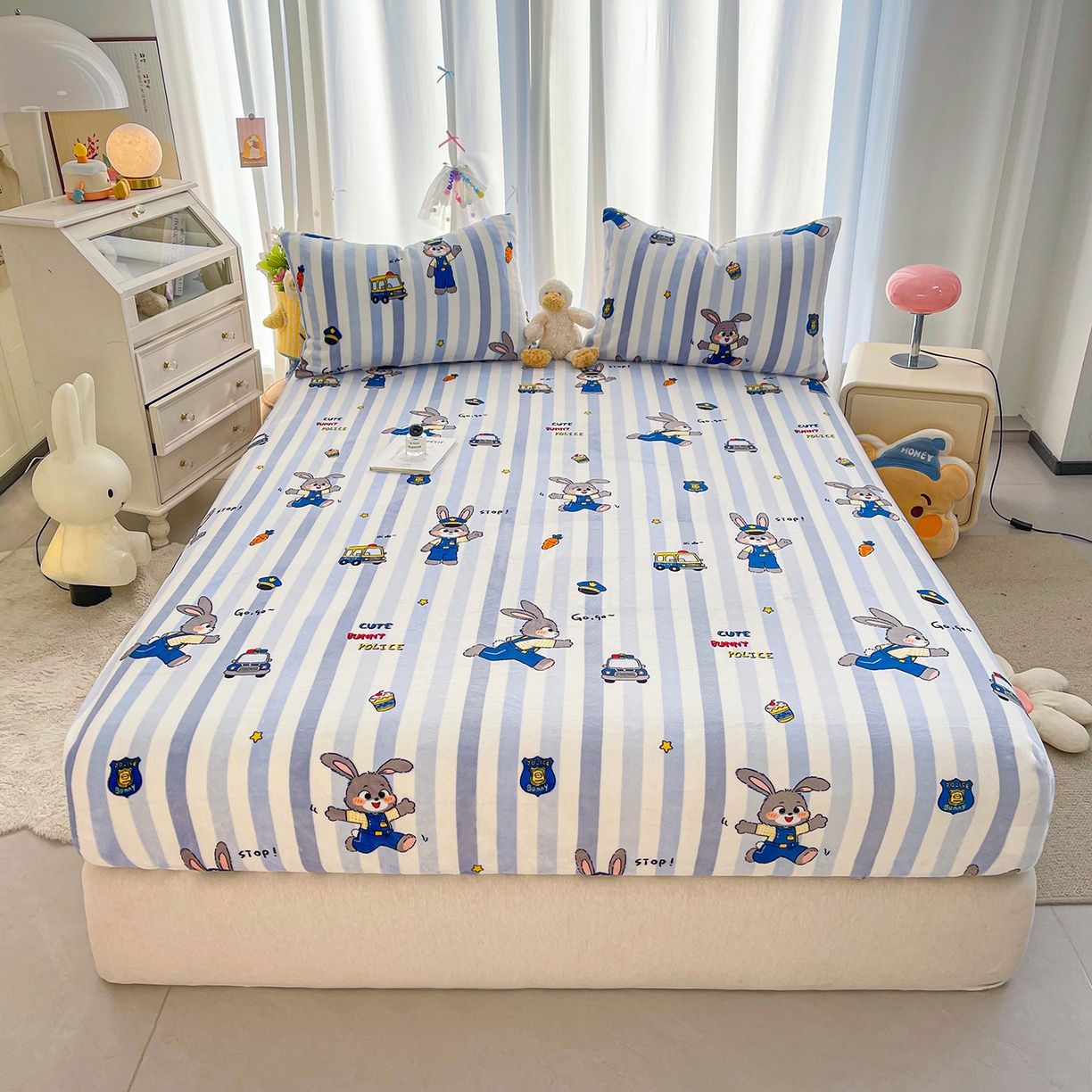 91家纺网 家纺一手货源 找家纺 金鑫汇家纺 2025年加厚高克重A类牛奶绒单床笠 床笠单件 兔子警官