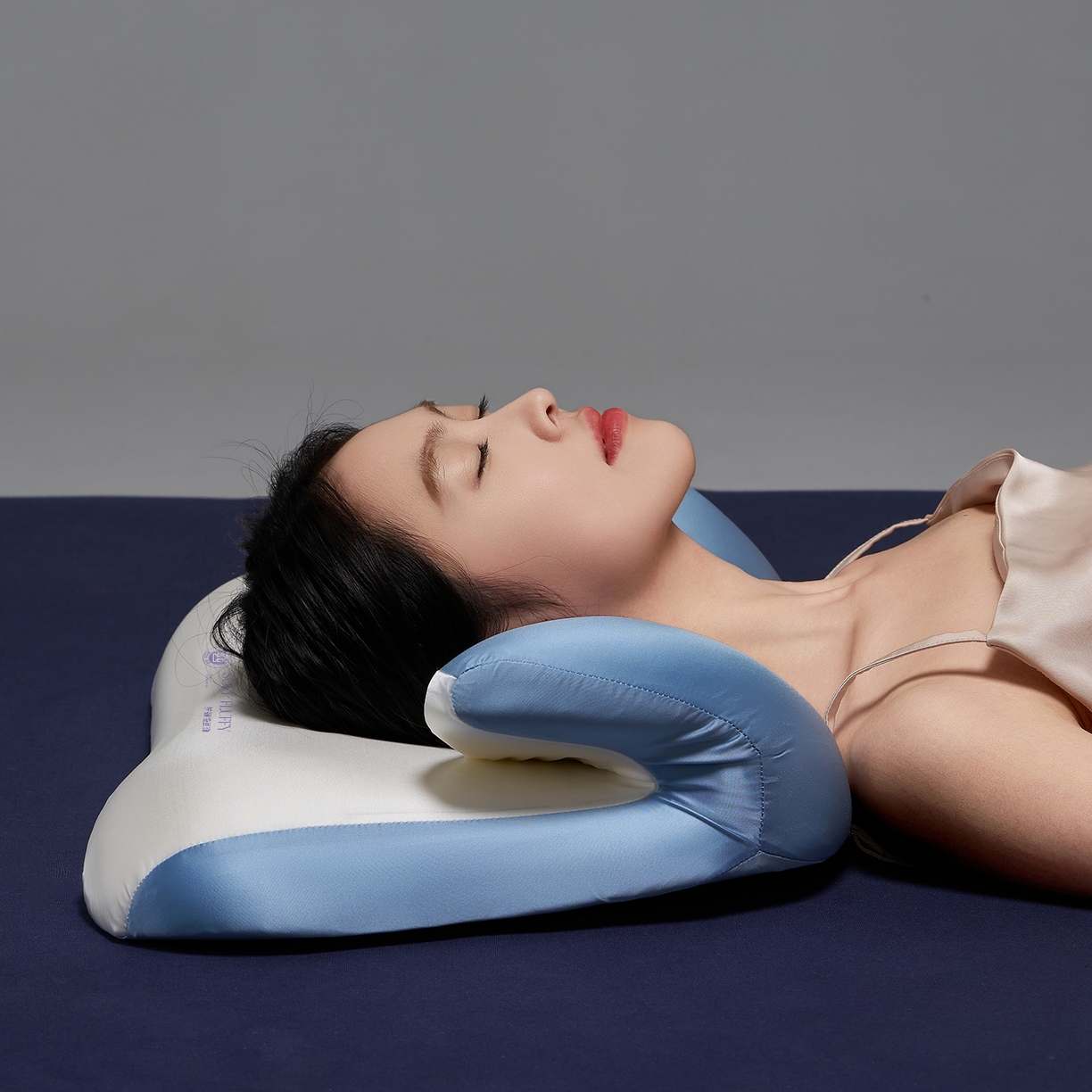 91家纺网 家纺一手货源 找家纺 乐可 2025新款零压云翼记忆枕枕头枕芯 零压云翼枕-蓝