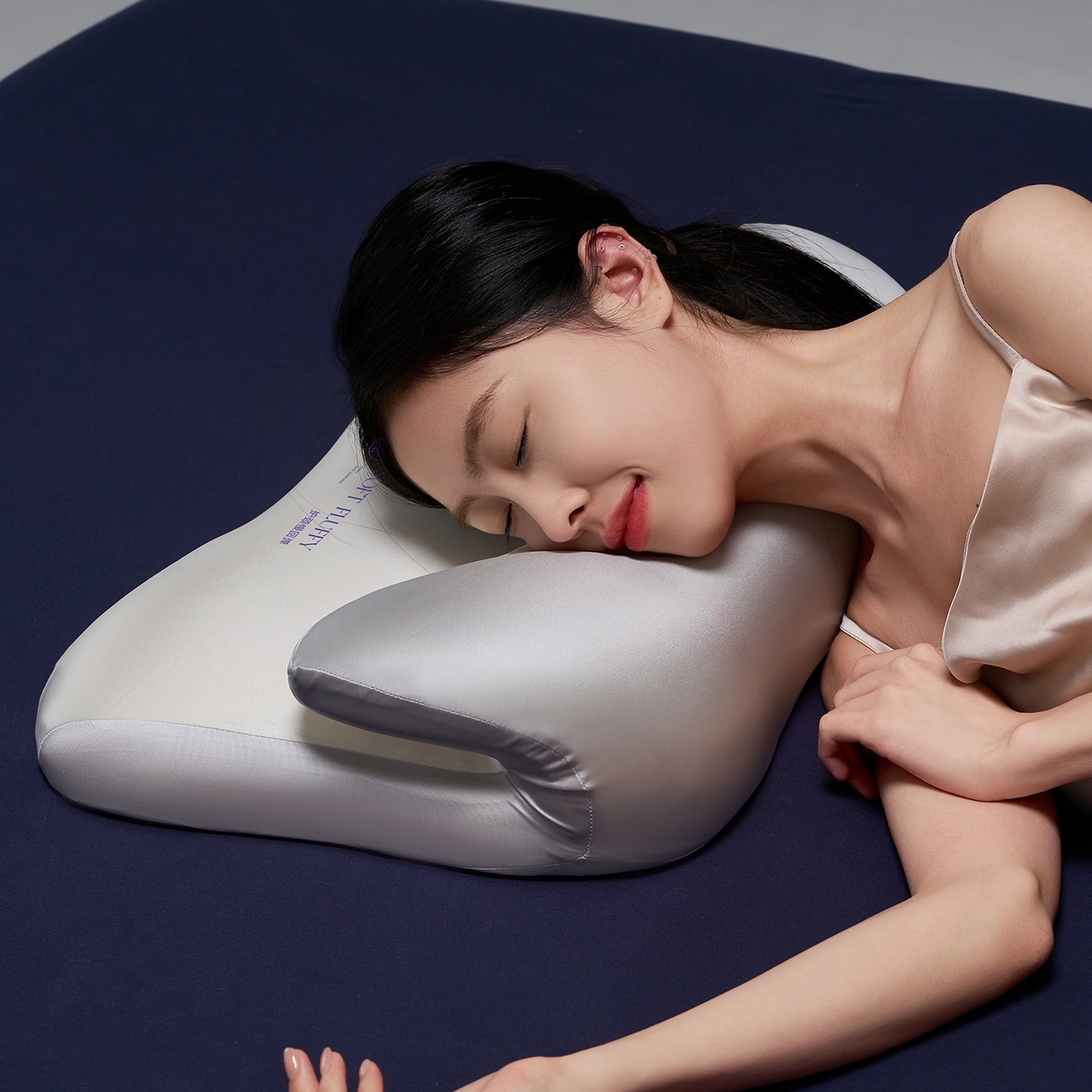 91家纺网 家纺一手货源 找家纺 乐可 2025新款零压云翼记忆枕枕头枕芯 零压云翼枕-灰