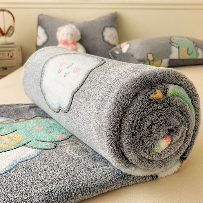 91家纺网 家纺一手货源 找家纺 爱彼家纺 2025热门冬季加厚雪花绒印花多功能毛毯毯子修色图-系列二 小恐龙灰