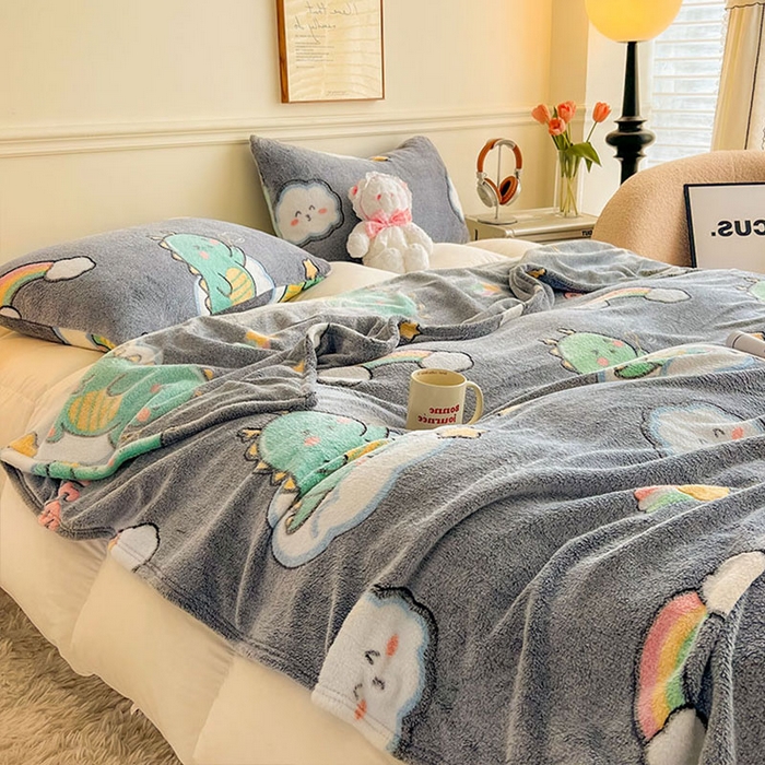 91家纺网 家纺一手货源 找家纺 爱彼家纺 2025热门冬季加厚雪花绒印花多功能毛毯毯子修色图-系列二 小恐龙灰