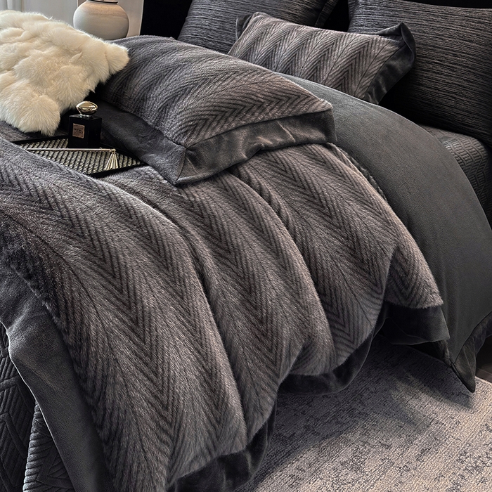 91家纺网 家纺一手货源 找家纺 若未家居 LOVEWE HOUSE 2025新款轻奢中古风风仿真貂绒床盖四件套A版400克B版260克-阿波罗 阿波罗 耀夜黑