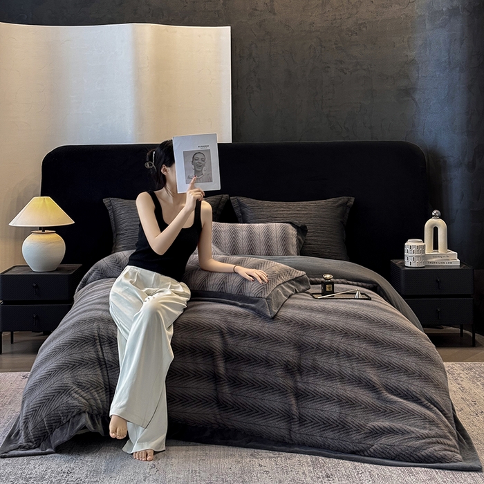 91家纺网 家纺一手货源 找家纺 若未家居 LOVEWE HOUSE 2025新款轻奢中古风风仿真貂绒床盖四件套A版400克B版260克-阿波罗 阿波罗 耀夜黑
