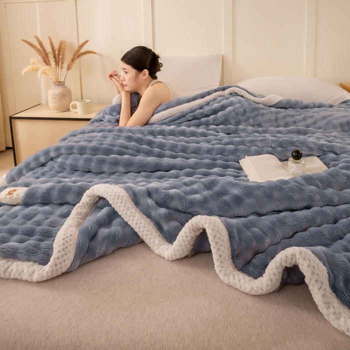 91家纺网 家纺一手货源 找家纺 爱彼家纺 2025热门冬季新款玉兔云绒毛毯单盖毯-多主图系列一 玉兔云绒-雾蓝