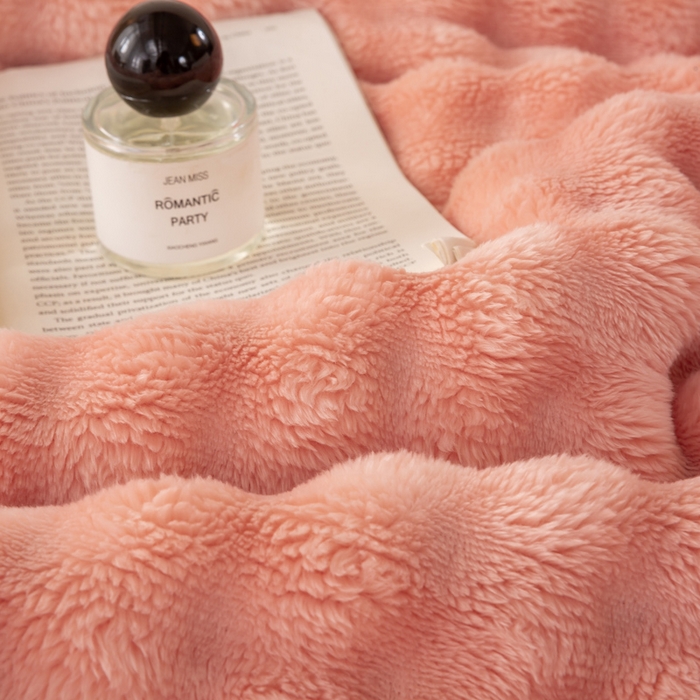 91家纺网 家纺一手货源 找家纺 爱彼家纺 2025热门冬季新款玉兔云绒毛毯单盖毯-多主图系列一 玉兔云绒-玉粉