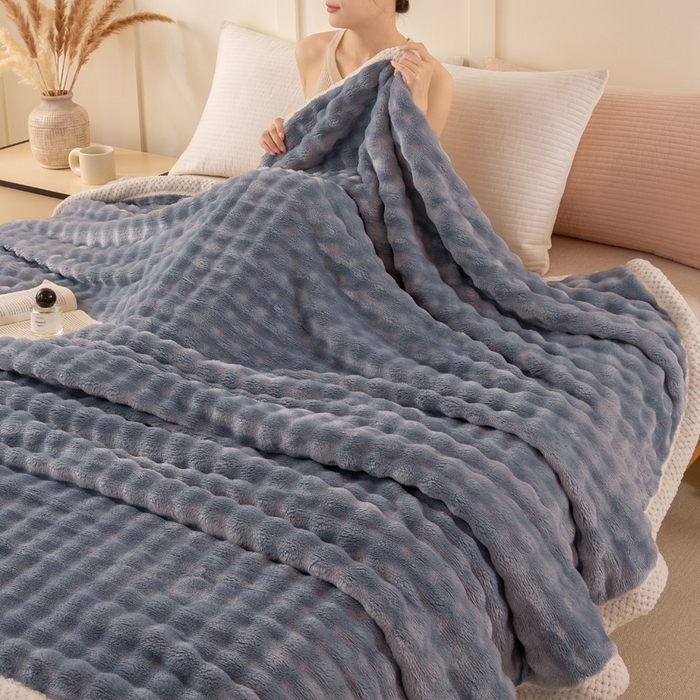 91家纺网 家纺一手货源 找家纺 爱彼家纺 2025热门冬季新款玉兔云绒毛毯单盖毯-多主图系列一 玉兔云绒-雾蓝