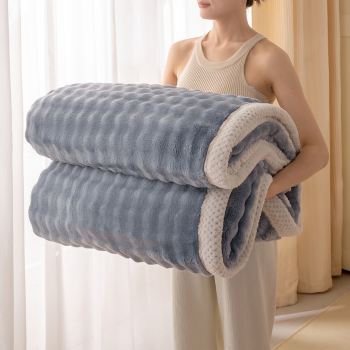 91家纺网 家纺一手货源 找家纺 爱彼家纺 2025热门冬季新款玉兔云绒毛毯单盖毯-多主图系列一 玉兔云绒-雾蓝